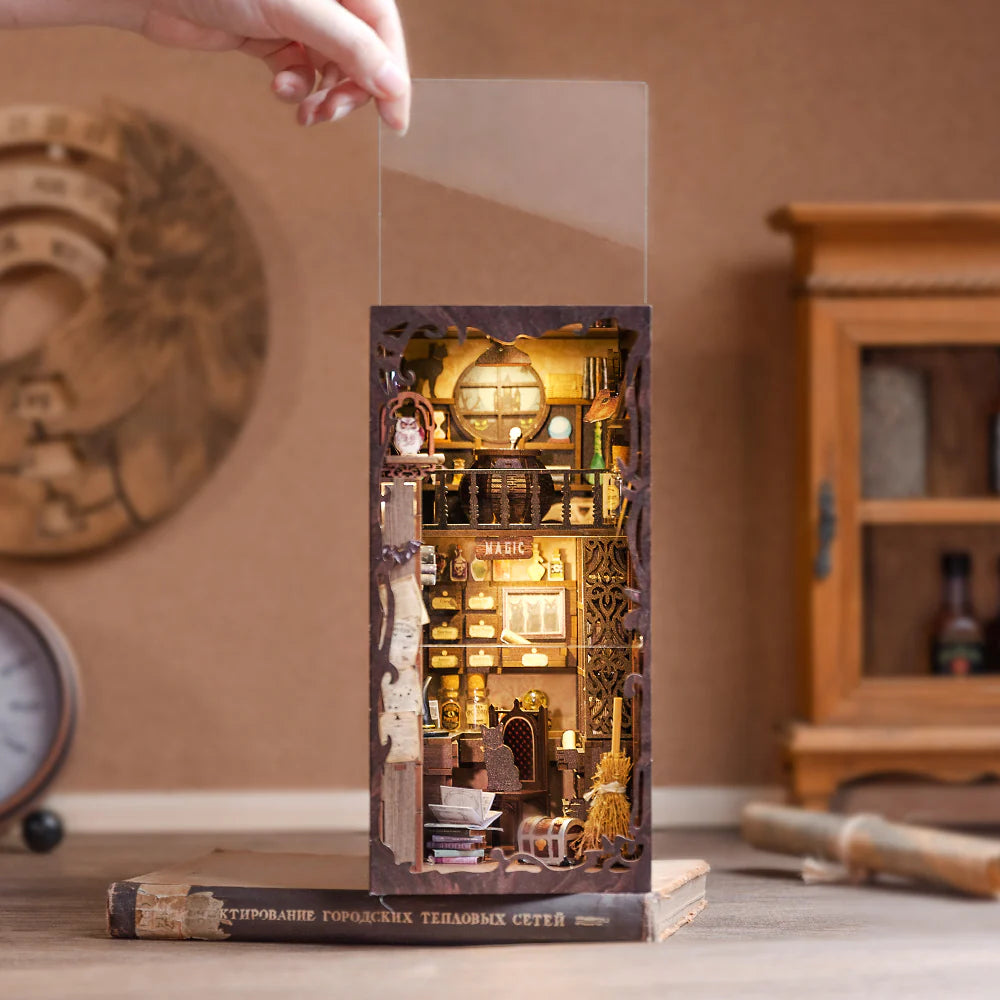 Magic Pharmacist - Book Nook Kit - CuteBee