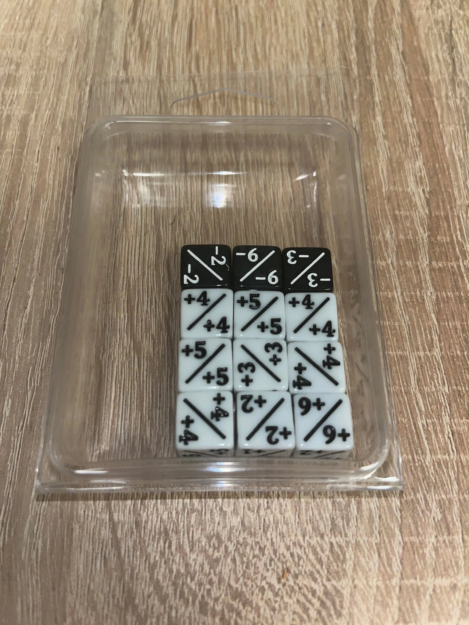 Black/White Positive/Negative D6 Dice 12 mm (12st)