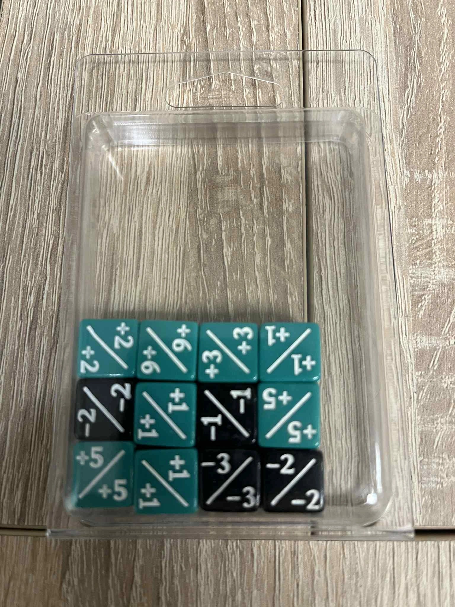 Green/Black Positive/Negative D6 Dice 12mm (12 pcs)
