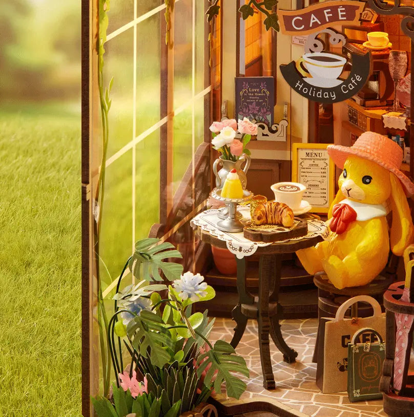 Holiday Cafe - Book Nook Kit - Rolife