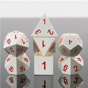 A Role Playing Dice Set Metallic - Silver med Röda siffror