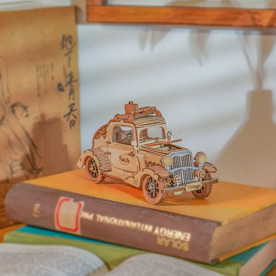 Vintage Car - DIY Bookshelf Decoration Kit - Rolife