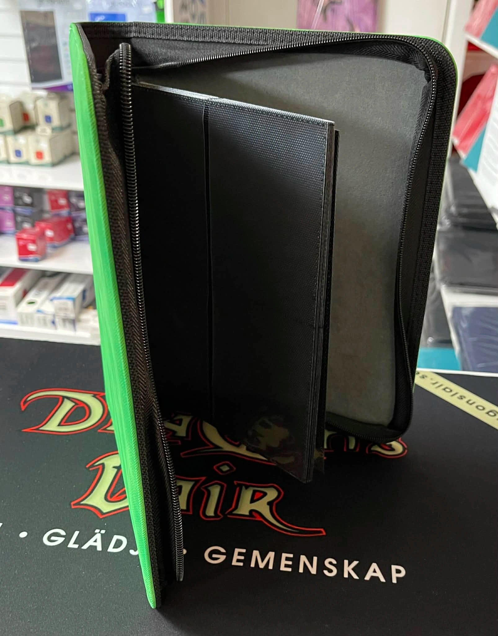 Toploader Zip Cardbinder 4-Pocket (112 cards) Green