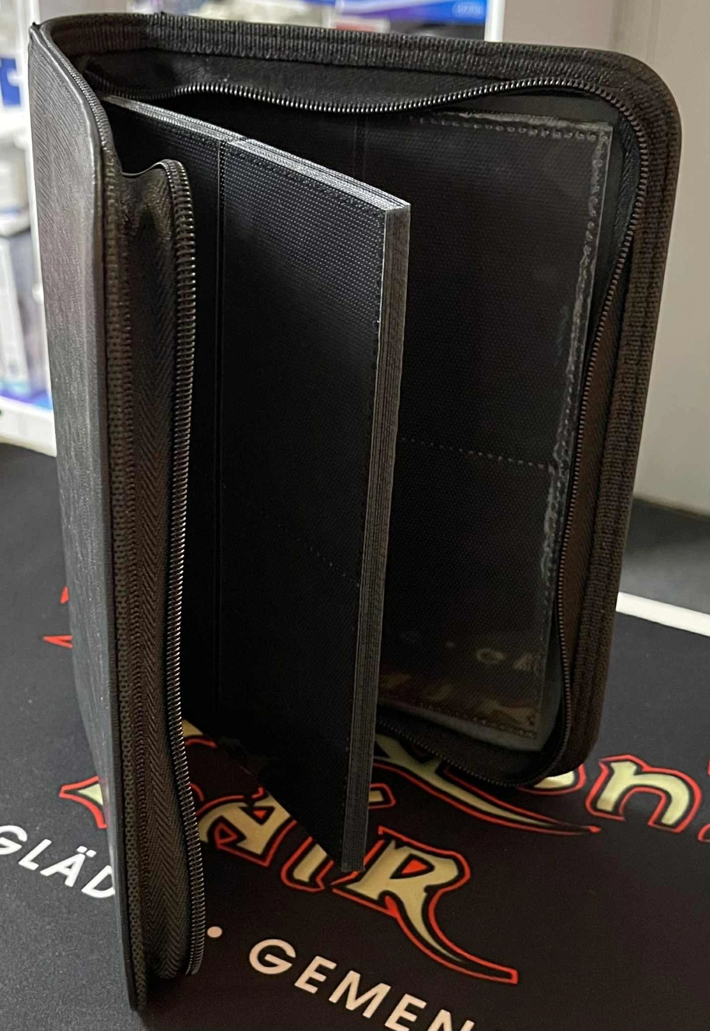 Zip Cardbinder 4-Pocket (80 cards) Black