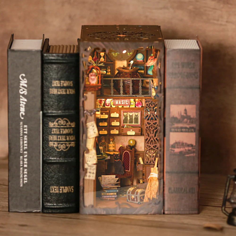 Magic Pharmacist - Book Nook Kit - CuteBee