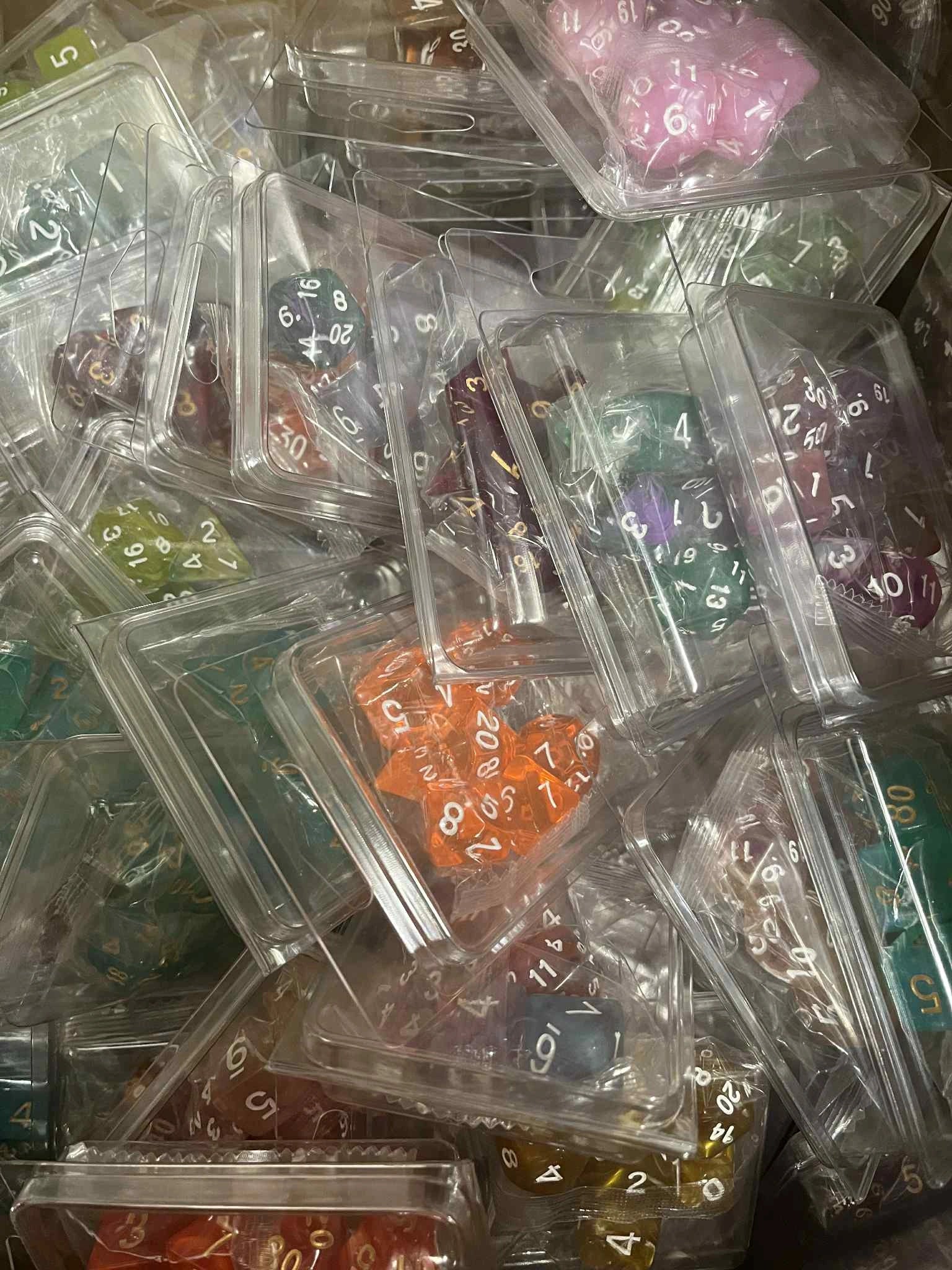 A Role Playing Dice Set: Random Dice Set Plast Förpackning