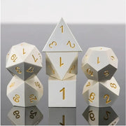 A Role Playing Dice Set Metallic - Matt silver med gula siffror