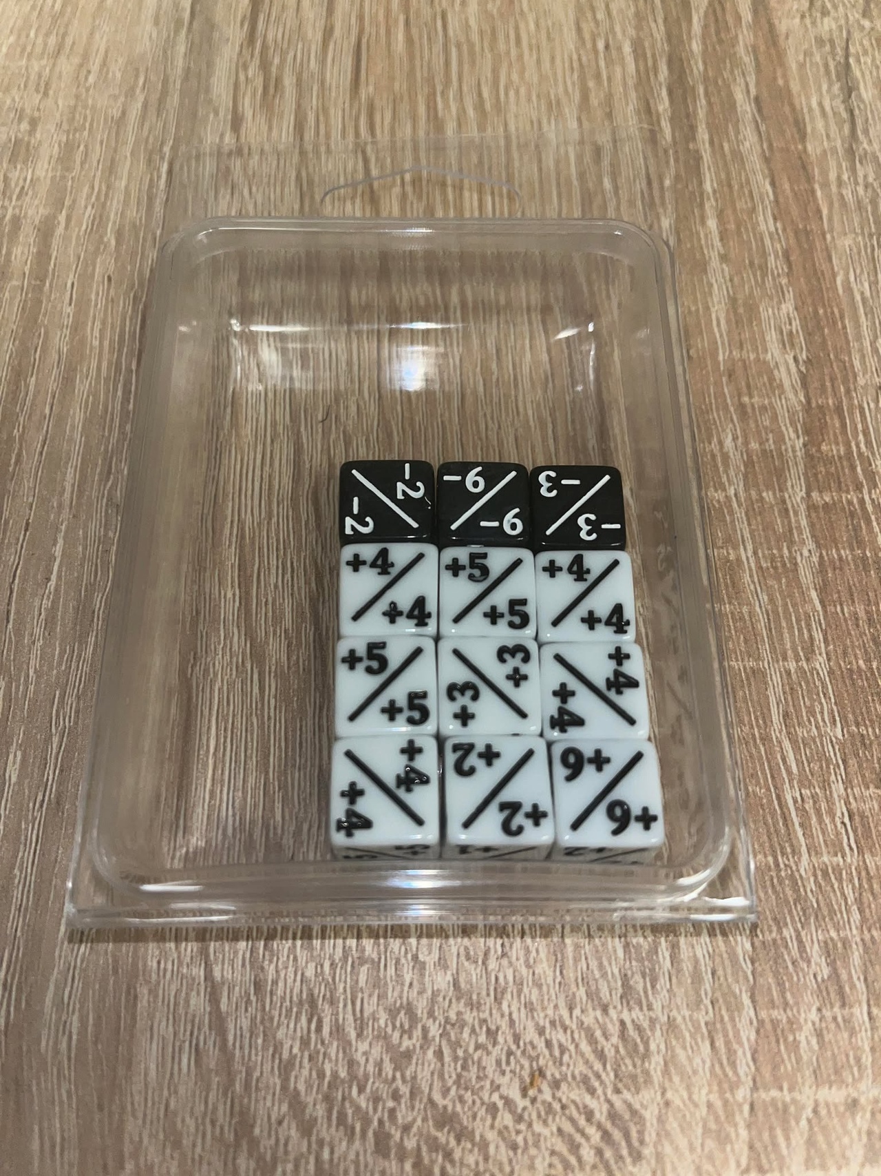 Black/White Positive/Negative D6 Dice 12 mm (12st)