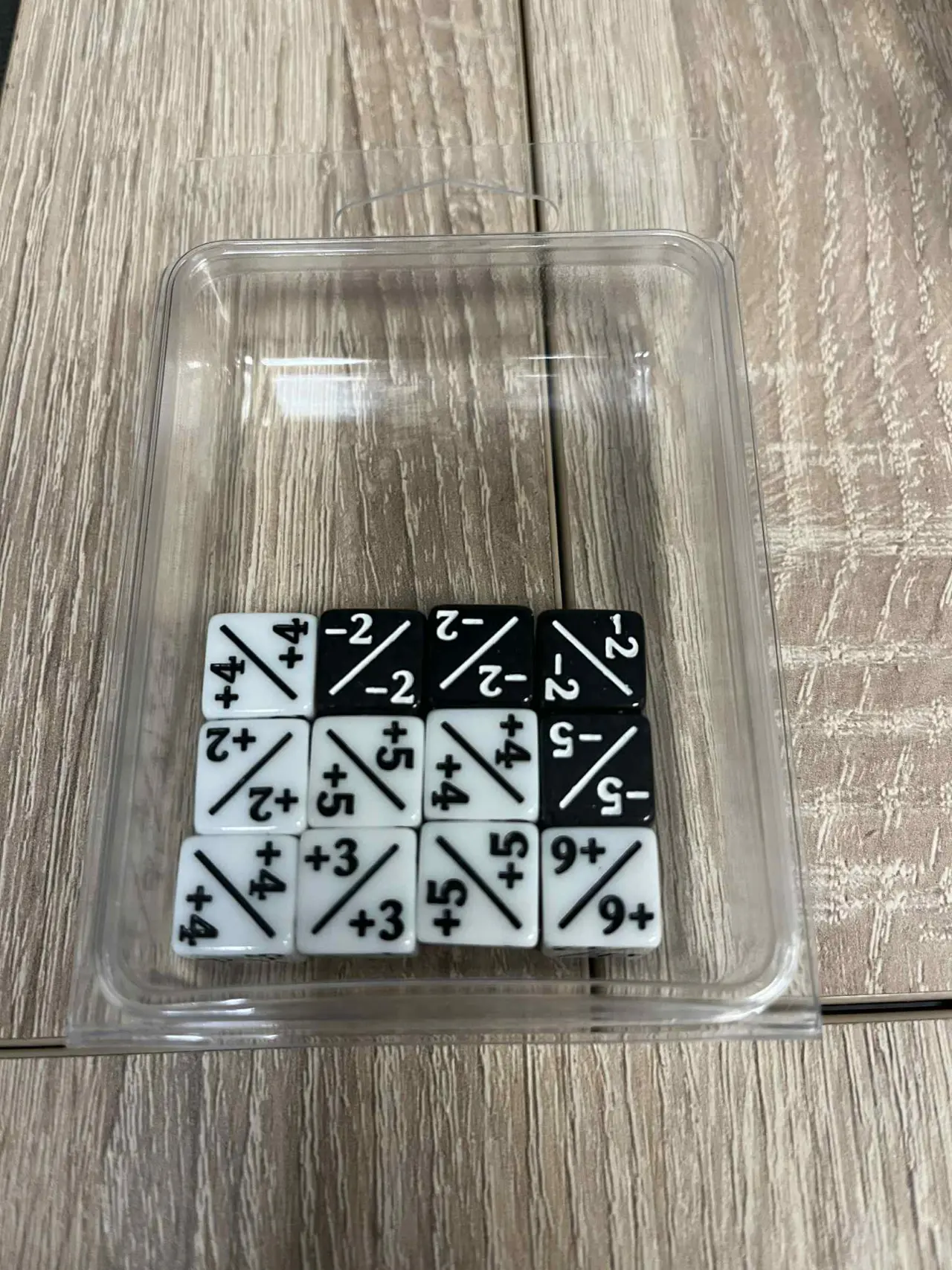 Vit/Svart Positive/Negative D6 Dice 12 mm (12st)
